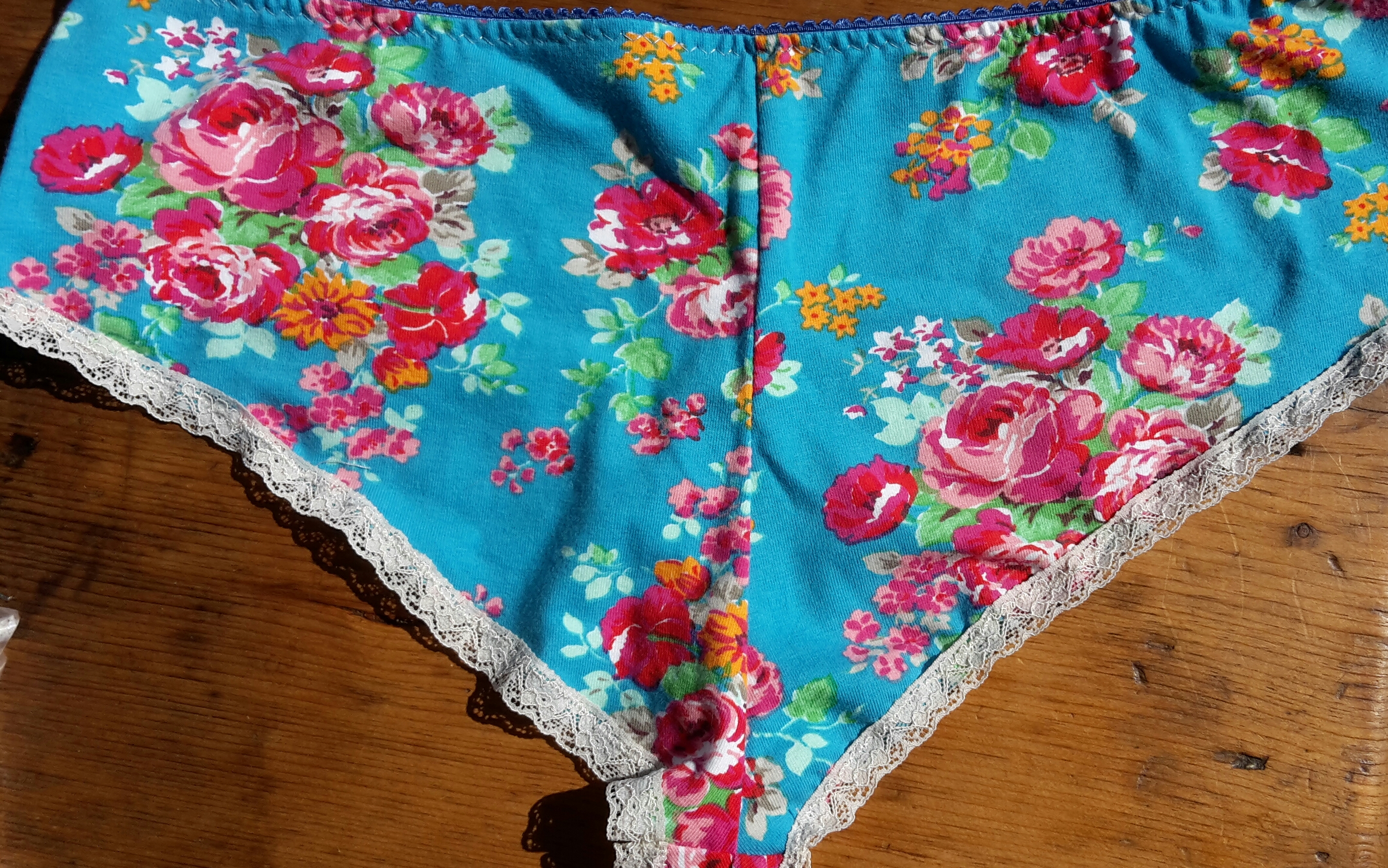 Rosy – Ladyshorts Pattern review – Sew Intimate